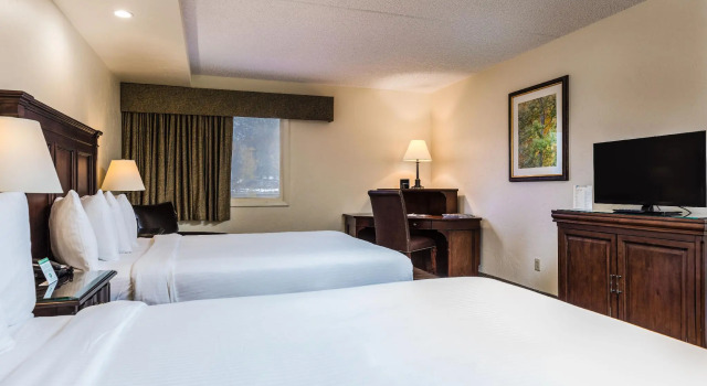 Четырёхместный номер Standard с видом на горы Evergreen Lodge at Vail