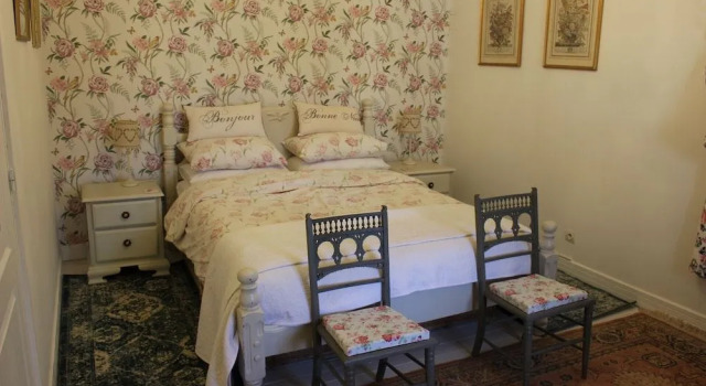 Number 14, Prenota Hotel Brux Vienne