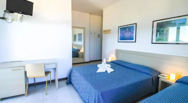 Четырёхместный номер Standard с балконом RESIDENZA ANNESSA Hotel Duca di Kent
