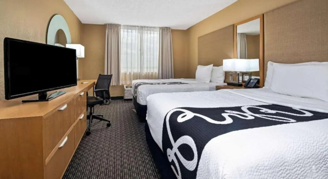 Четырёхместный номер Standard La Quinta by Wyndham West Palm Beach Airport