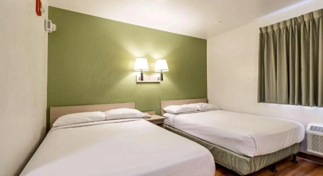 Четырёхместный номер Deluxe Motel 6 Ogden, UT- Downtown