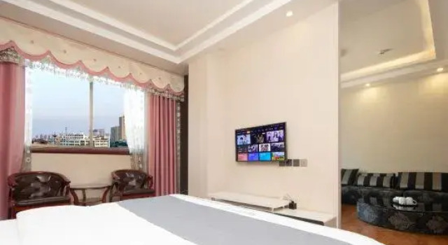 Люкс Business Weekend Sunshine Theme Hotel in Neixiang
