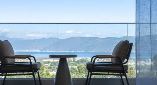 Люкс с 2 комнатами с балконом и с видом на море Dali Banshan Aidi · Suisse Place Serviced Apartment