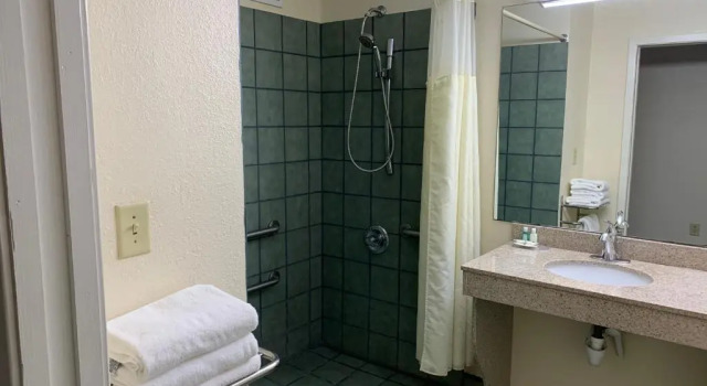 Номер Standard Quality Inn Montgomery South