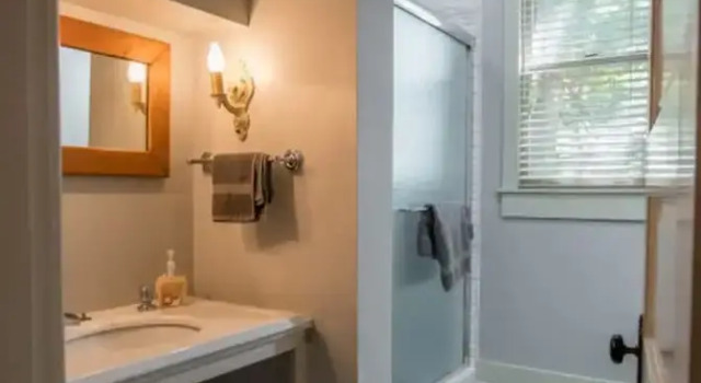 Коттедж Charming Cooper-Young Flat in the Heart of Memphis