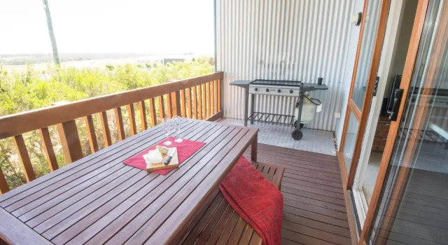 Вилла The Lakes Beachfront Holiday Park