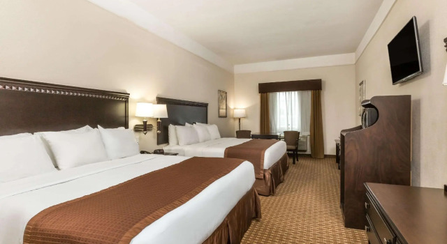 Четырёхместный номер Standard Baymont by Wyndham Galveston