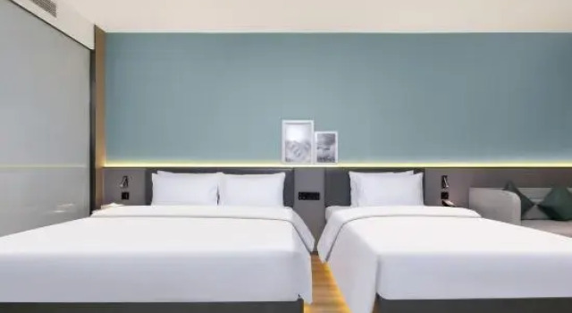 Люкс Deluxe Country Inn & Suites by Radisson Hotel (Wuhan Hankou Railway Station)
