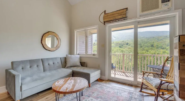 Lincoln Condo w/ Resort Amenities & Mountain Views, Varaa Lomakeskus Hotellit New England uima-altaalla, Uima-allas