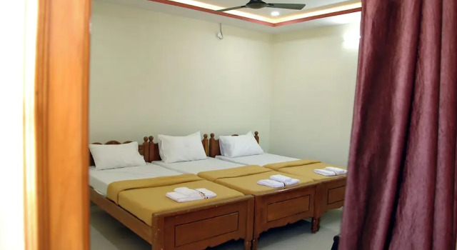 Трёхместный семейный номер Standard Jayaram Residency Srikalahasti