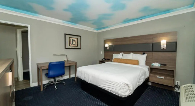 Номер Standard Hollywood Palms Inns & Suites