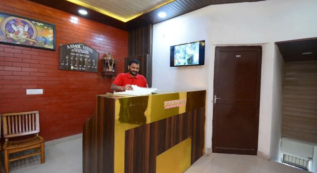OYO 17133 Hotel Anmol, Забронировать Отель Отели Chandigarh Region с завтраком, Завтраки