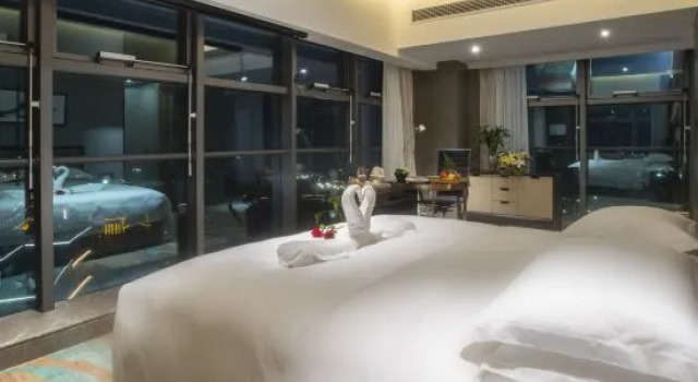 Двухместный номер с видом на озеро Ramada Plaza by Wyndham Nanxun
