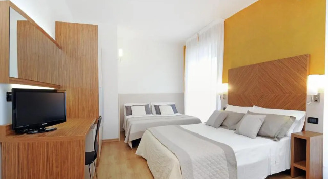 Четырёхместный номер Standard с балконом и с частичным видом на море Hotel Levante