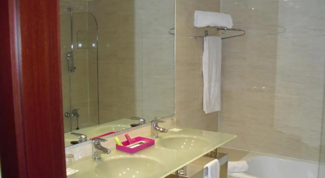Twin room Zenit Lleida
