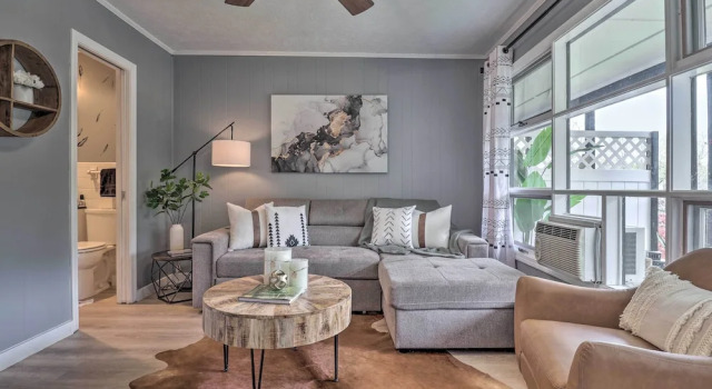 Апартаменты Chic Flat Rock Condo w/ Balcony + Lake View!