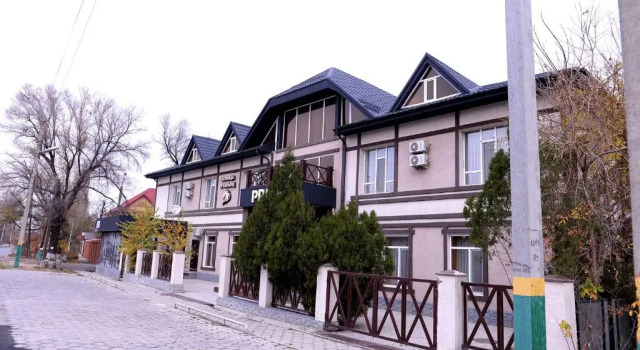 Pride Hotel, Book Hotel Hoteller i Zhambyl Region med parkering, Parkering