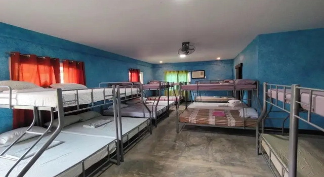 Кровать в общем номере Angelas Resort and Leisure Farm Laguna