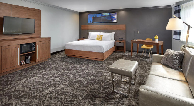 Люкс Studio Inn & Suites at Promenade Downey