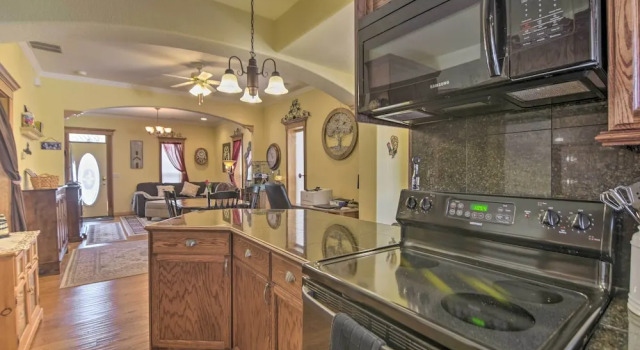 Коттедж Charming Loveland Home w/ Yard, Walk to Dtwn!