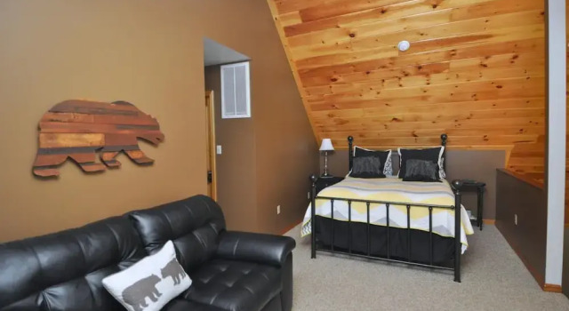 Sqyrls Nest - 3BR Retreat With a Hot Tub, Buchen Sie Ferienhaus Berkeley Springs West Virginia