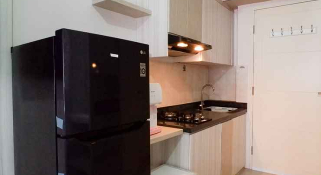 Spacious and Tidy Studio Apartment Access to Pakuwon Mall at Tanglin Supermall Mansion By Travelio