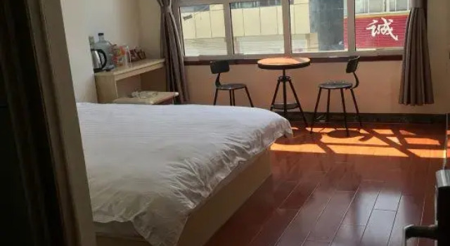 Jikang Hotel, Feixian, Prenota Hotel Hotel a Shandong con parcheggio, Parcheggio