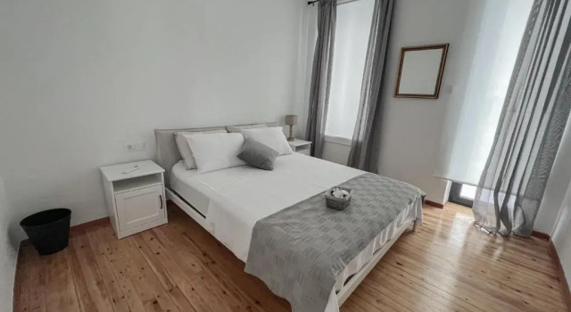 Katie's Lemon Tree House, Book Hotel Volos 
