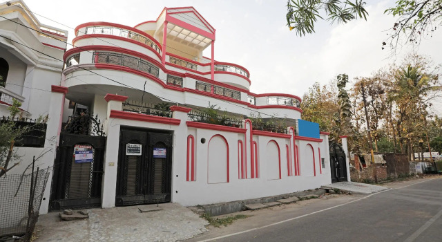 Hotel O Shikhar Paradise, Забронировать Отель Отели Гомти Нагара с парковкой, Парковка