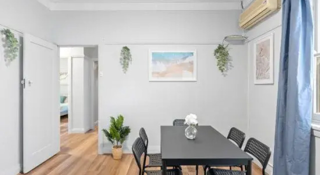 Comfy Private Rooms – Steps from Shops & Dining