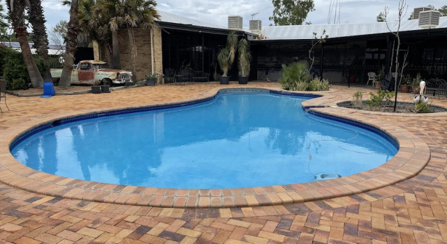 Семейный номер Standard Albert Park Motor Inn - Pool and shaded parking