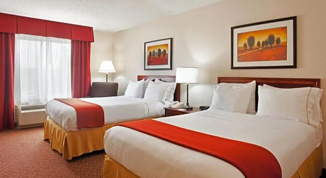 Четырёхместный номер Standard Baymont by Wyndham Merrillville