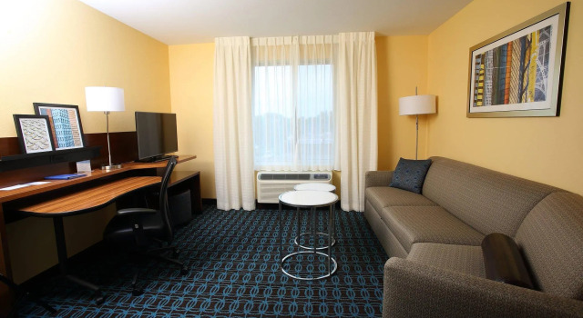 Двухместный люкс Fairfield Inn & Suites East Grand Forks