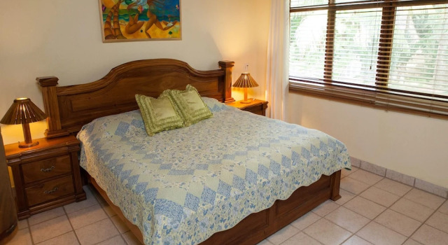 2 Bedroom Apartment Steps From The Beach