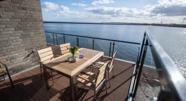 Dock 76 Main