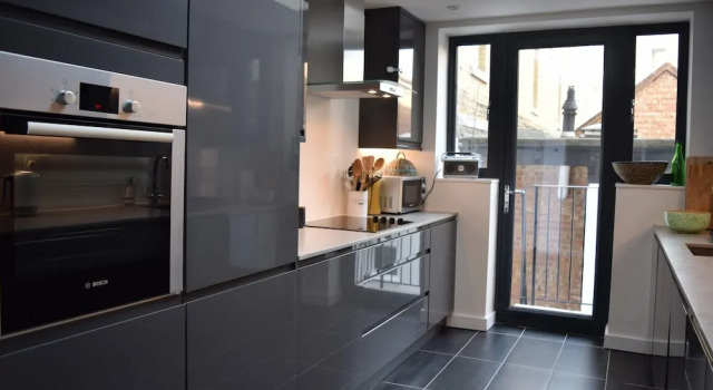 Stunning 3 Bedroom Apartment in South London, Varaa Huoneisto Asunnot kohteessa Merseyside, Huoneisto