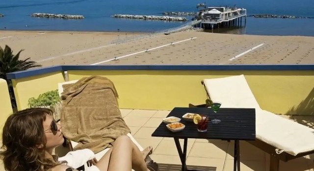 Трёхместный номер Standard с балконом и с красивым видом из окна Hotel Cavalluccio Marino