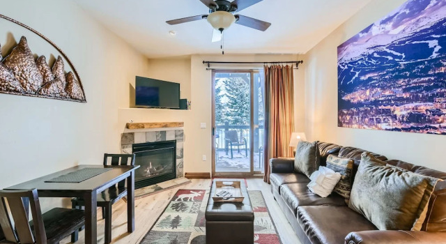 Номер Standard c 1 комнатой с балконом Highland Greens Lodge 210 1 Bedroom Condo by RedAwning
