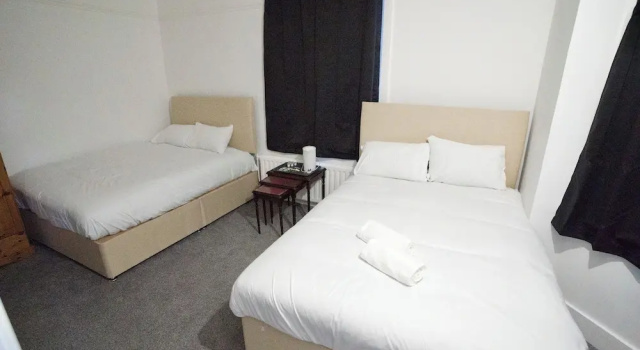 Четырёхместный номер Superior Gatwick Birchwood Lodge