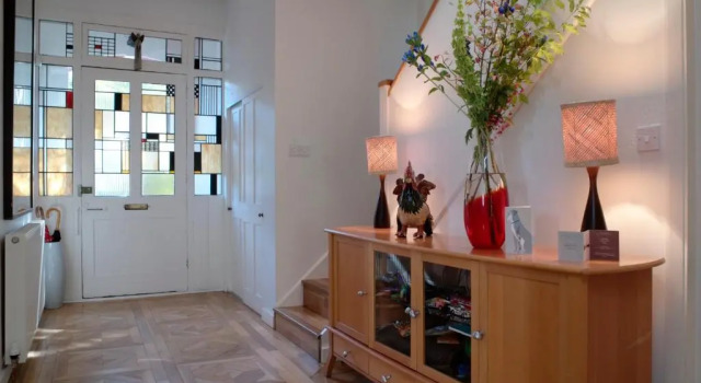 Stunning 5 bed house with private garden