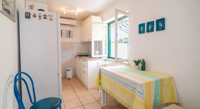 Nice Home in Povlja With 2 Bedrooms and Wifi, Prenota Hotel Hotel a Croatian Islands con parcheggio, Parcheggio
