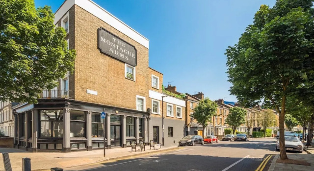 Bright 1BR Home Near Arsenal Stadium W/balcony