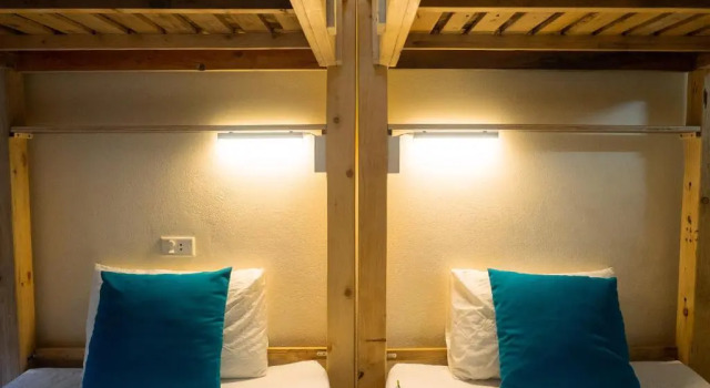 Кровать в общем номере Halo Bay Homestay
