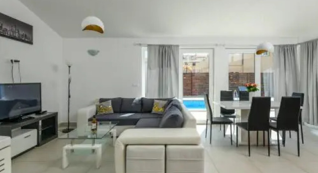 Bobo Family house with pool, Забронировать Отель Отели Воднян 3 звезды, 3*