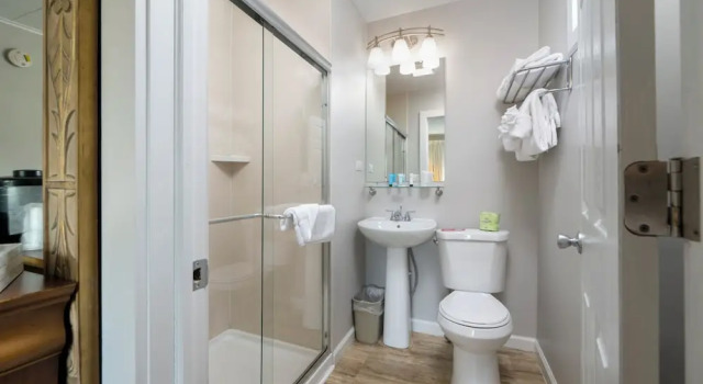 Двухместный номер Standard с видом на бассейн Scottys Lakeside Resort