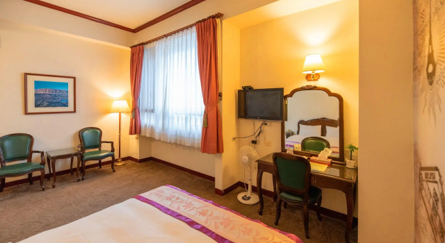 Номер Business East Commercial Affairs Hotel