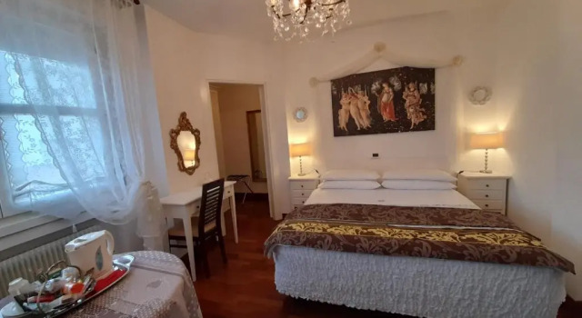 Полулюкс с балконом Luxury House B&B