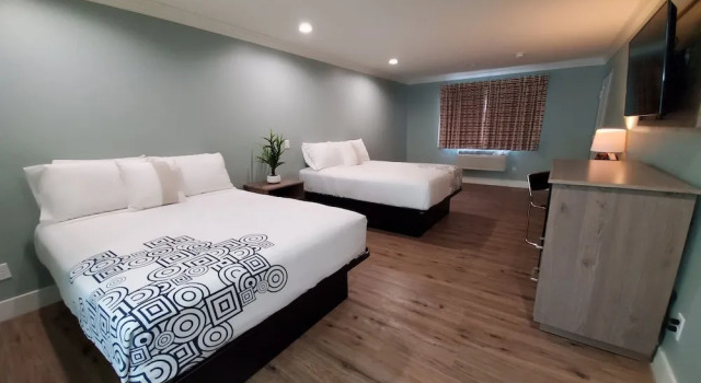 Четырёхместный номер Standard Crestridge Inn