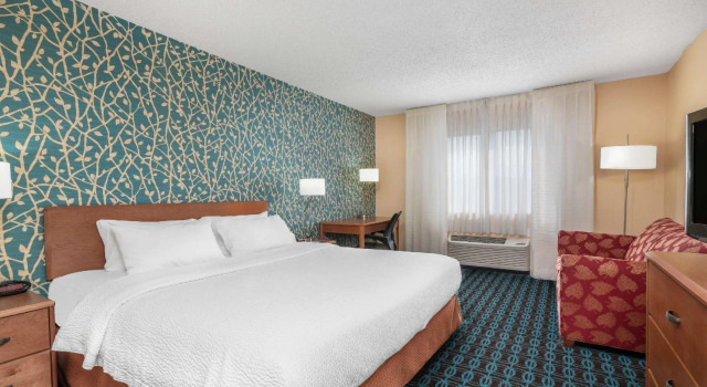 Двухместный номер Standard AmericInn by Wyndham Duluth
