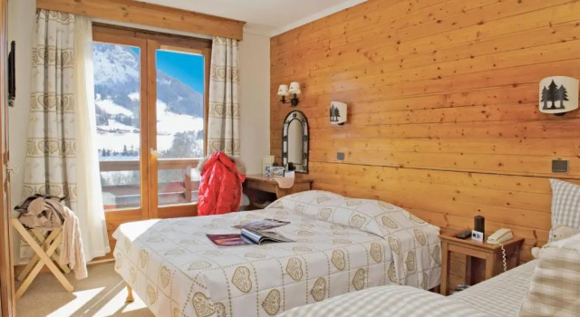 Двухместный номер Standard с видом на горы Hôtel Vacances Bleues Les Chalets du Prariand